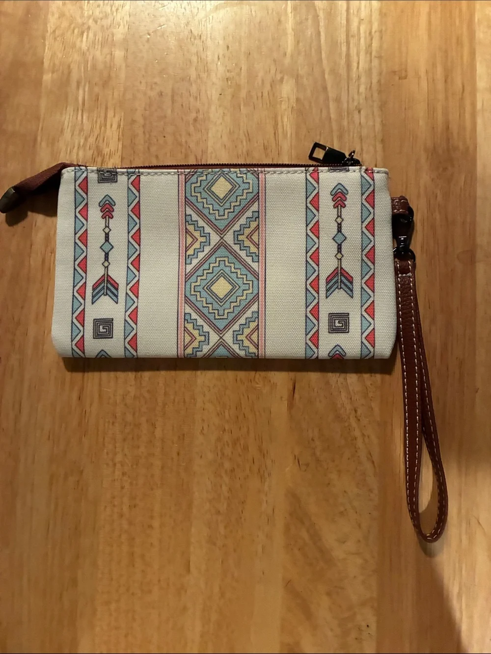New Without Tags- Aztec-Print Wristlet Clutch in Cream and Brown